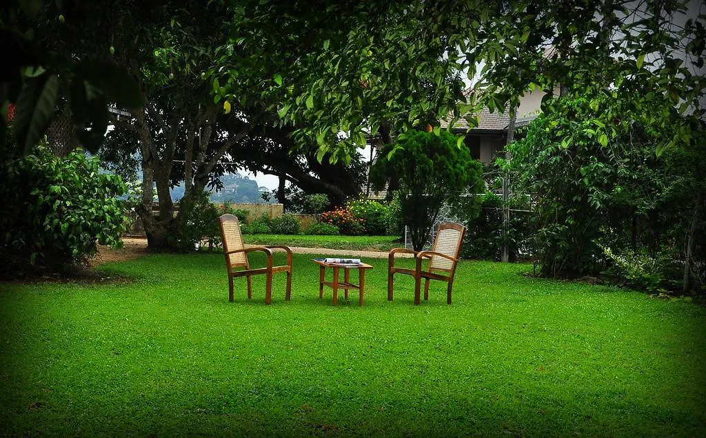 Knight'S Heaven Apartamento Kandy Quarto em Acomodações Particulares